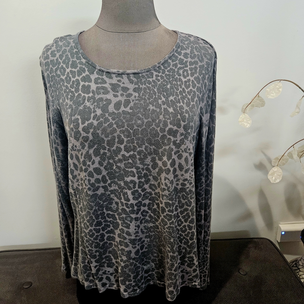 Studio One Charcoal Leopard Print Long Sleeve Lightweight Sweater